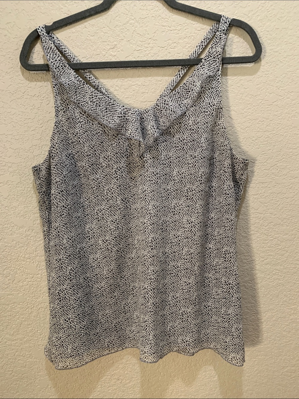 Sleeveless V-Neck Printed Tank Top - Black & White